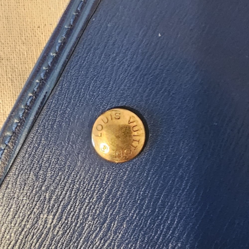 Louis Vuitton Blue Epi 6 Key Holder - Picture 5 of 8